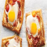 Tomato, Egg, and Prosciutto Tarts_image