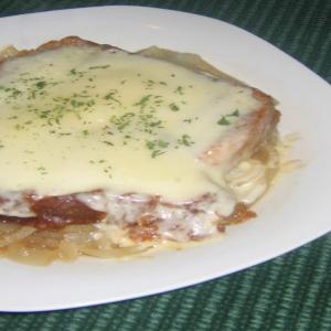 Bubba Don't Eat This Onion Soup With Melted Mozzarella_image