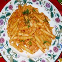 Penne With Vodka Cream and Smoked Salmon_image