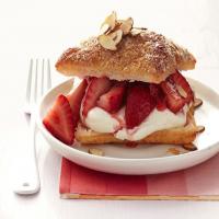 Strawberry Napoleons With Prosecco Cream_image