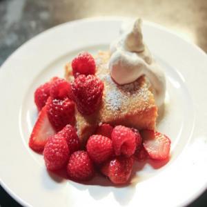 Tres Leches Cake with Berries_image