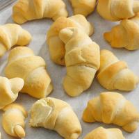 Buttery Crescent Rolls_image
