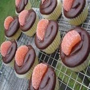 Easy Orange Almond Cupcakes w/ Dk Chocolate Icing_image