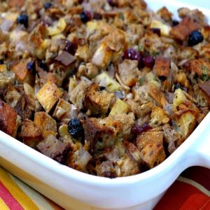 Rustic-Multigrain Stuffing with Nuts and Dried Fruit_image