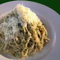 Spaghetti With Green Basil Sauce image