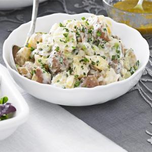 Red potatoes with horseradish & crème fraîche_image