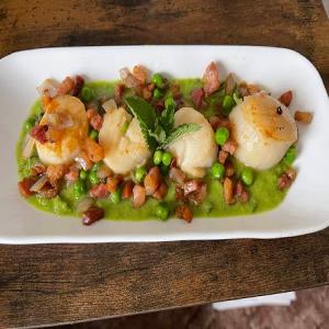 Seared Scallops with Mint, Peas, & Bacon image