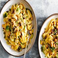 Caramelized Brussels Sprouts Pasta With Toasted Chickpeas_image