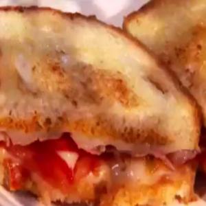 Guy Cooks With Kids: Duncan's Pesto and Mozzarella Sandwich_image