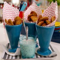 Fried Quick Pickles with Buttermilk Ranch Dippin' Sauce_image