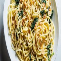 Recipe: Spaghetti Carbonara With Kale And Hazelnuts_image