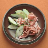 Pear Wedges with Prosciutto and Mint_image