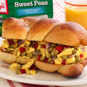 Scrambled Eggs with Peppers & Peas_image