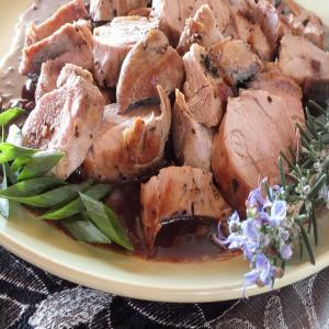 Pork Tenderloin with Merlot-Shallot Sauce_image