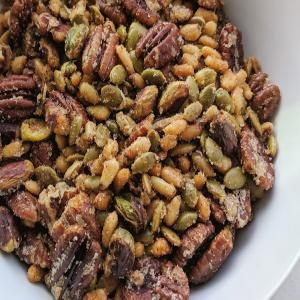 Spicy Pistachio, Nut & Seed Mix_image