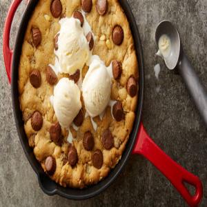 Reese's™ Peanut Butter Cup™ Cookie Skillet_image
