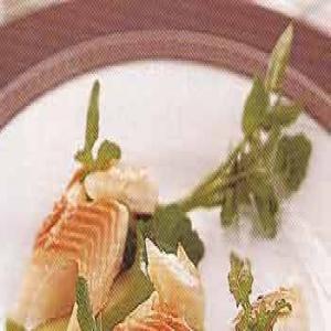 Smoked Trout and Watercress on Tart Apple Slices_image