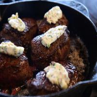 Filet with Roasted Garlic Butter_image