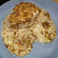 Stuffing-Filled Pork Chops with Cream Sauce_image