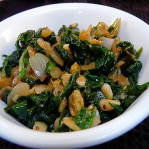 Spinach Sauteed With Raisins and Pine Nuts_image