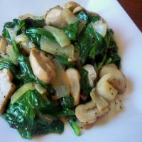 Creamed spinach with mushrooms and onions image