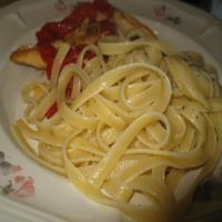 Linguine With Butter, Lemon and Garlic image