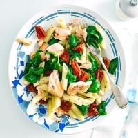 Salmon & spinach pasta image