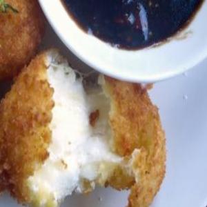 Cheese Fritters with Balsamic Dipping Sauce_image