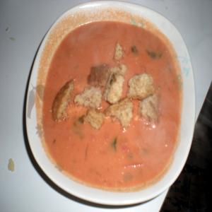 Tomato Bisque With Garlic Croutons_image