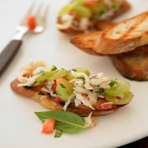 Grilled Bruschetta with Crab and Grape Salsa_image