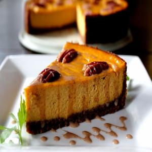 Carrot Cheesecake with Crumb Crust_image