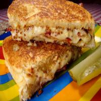 Grilled Cheese With Bacon and Maple Mustard_image