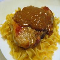 Thick Pork Chops with Gingersnap Gravy_image