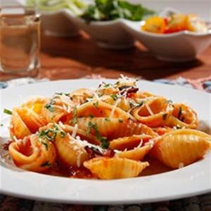 Jumbo Shells with Traditional Sauce, Pancetta and Parmigiano Cheese_image