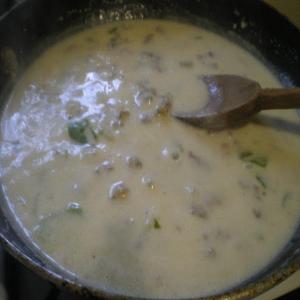 Hatch Pepper Sausage Gravy And Biscuits_image