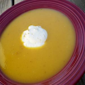 Squash Soup With Horseradish Cream_image