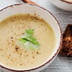 6 Ingredient Healthy Celery Soup_image
