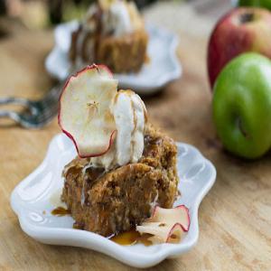 Butterscotch Apple Bars with Caramel Sauce_image