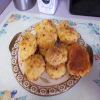 Low Carb Garlic Cheddar Biscuts made w/Soy Flour_image