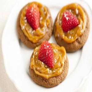 Strawberry-Salted Caramel-Molasses Cookies_image