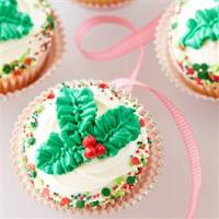 Holly Leaves Cupcakes Recipe - (4.3/5)_image