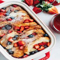 Croissant French Toast Bake with Berries_image