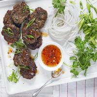 Thai pork patties with sweet chilli & noodles image