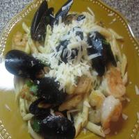 Mini Penne Pasta w/Shrimp, Bay Scallops & Mussels_image