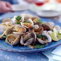 Clams with Lemongrass and Chiles_image