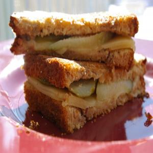Grilled Cheese, Pickle and Vidalia Onion Sandwich_image