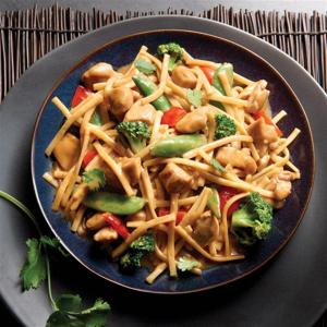 NO YOLKS® Asian Vegetables and Chicken in a Spicy Peanut Sauce image