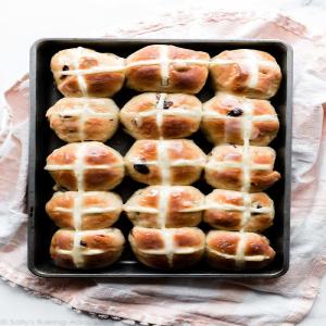 Hot Cross Buns Recipe | Sally's Baking Addiction_image