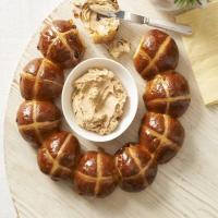 Hot cross bun ring with spiced honey butter image