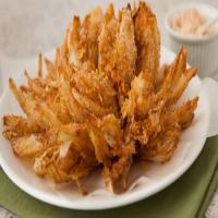 Gluten-Free Chex® Blooming Onions with Bacon Chipotle Dip_image